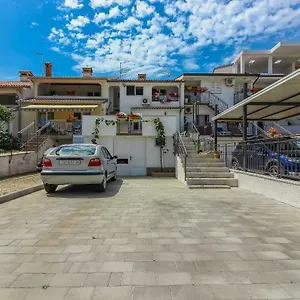 Radan - Near Brulo Beach Apartment Poreč